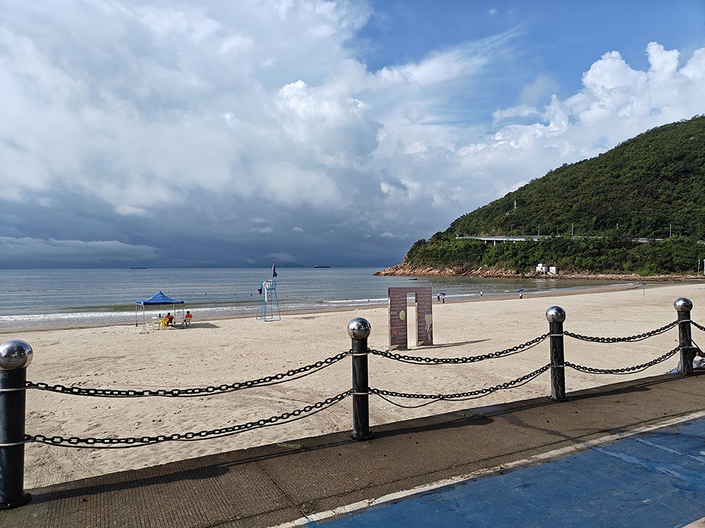 “溪涌之行，6月风雨挡不住球迷体育
的热情”/