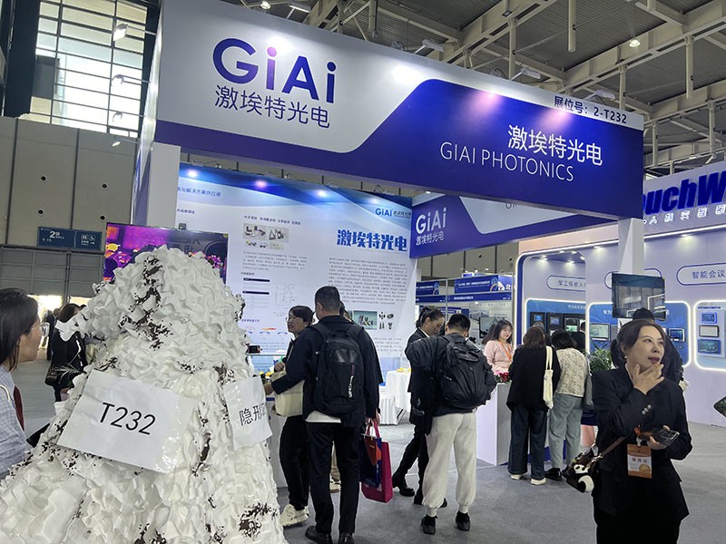 球迷体育
展会参观者拍摄图