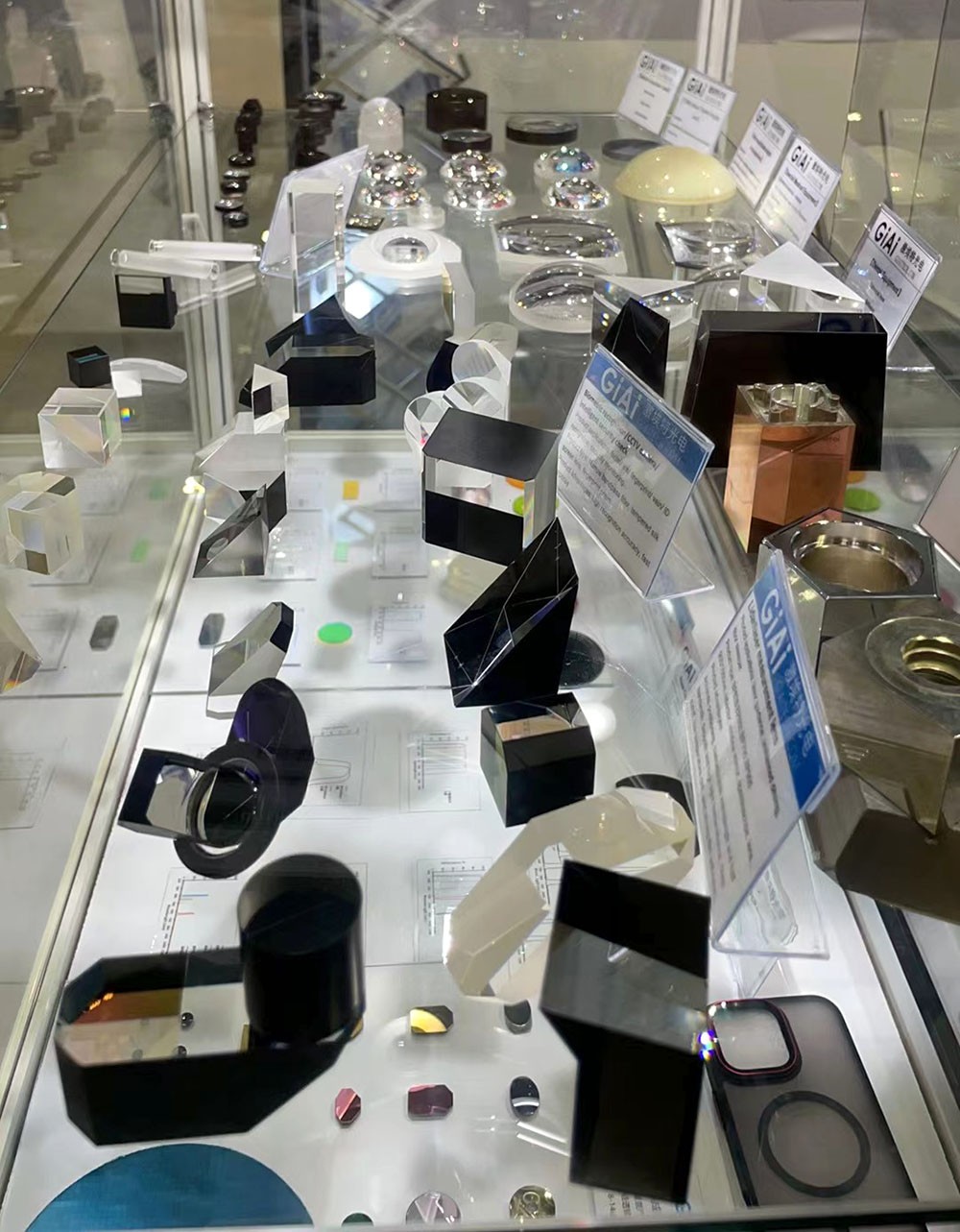 滤光片 球迷体育
光学棱镜反射镜展品展示